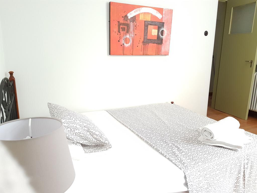 Errathens Pine Red And Taupe - Athens Center Daire Dış mekan fotoğraf