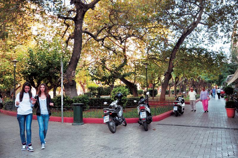 Errathens Pine Red And Taupe - Athens Center Daire Dış mekan fotoğraf